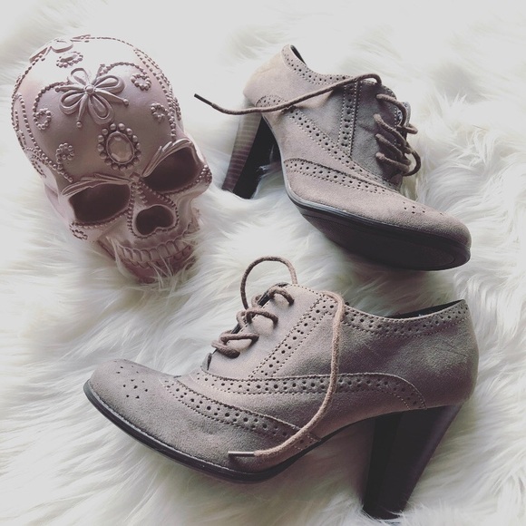 FIONI Clothing Shoes - Fioni Sz 8 Brown Oxford Laceup Heel Faux suede